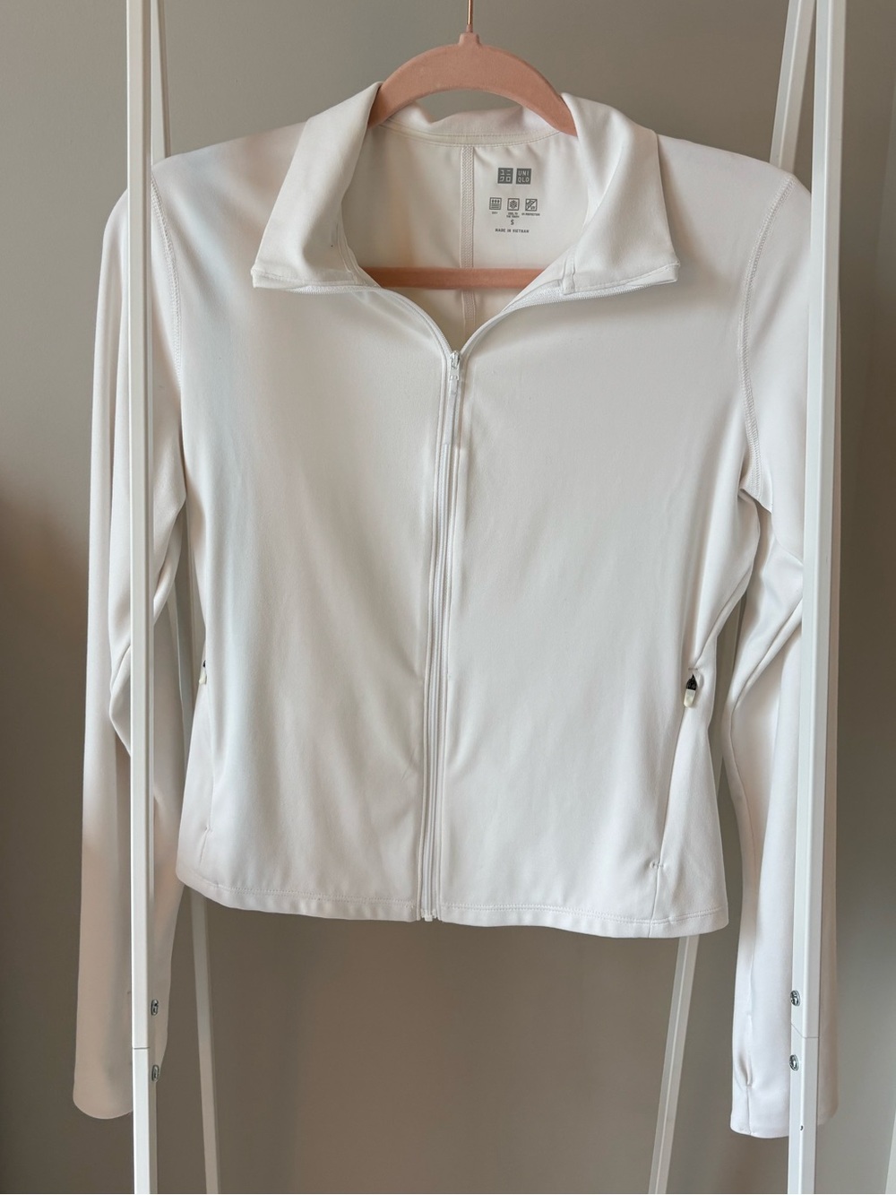 Uniqlo Airism White Soft Jacket